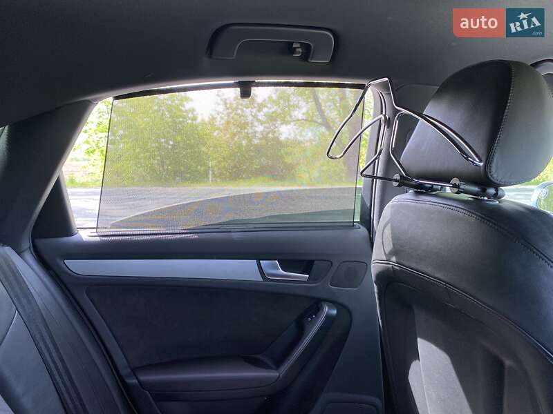 Седан Audi A4 2010 в Виннице