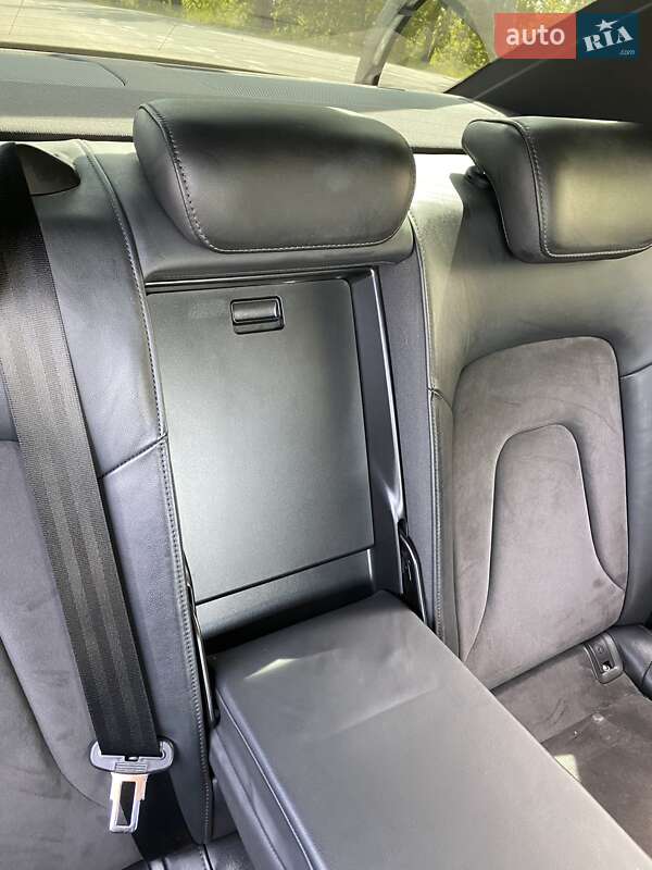 Седан Audi A4 2010 в Виннице