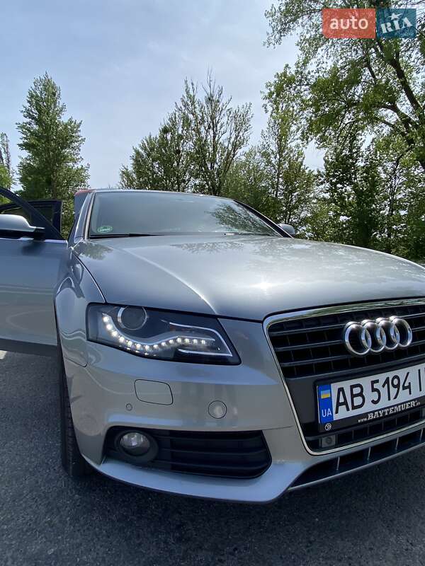 Седан Audi A4 2010 в Виннице