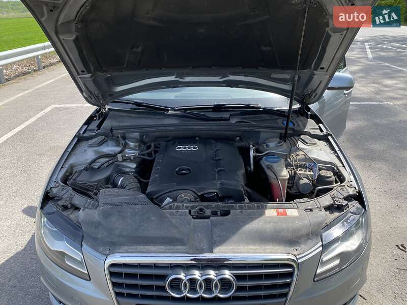 Седан Audi A4 2010 в Виннице
