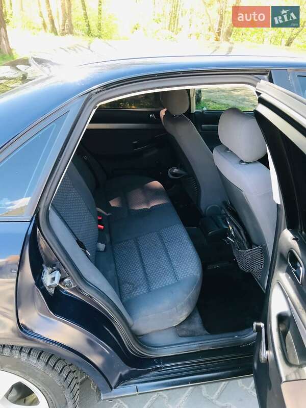 Седан Audi A4 1996 в Бориславе