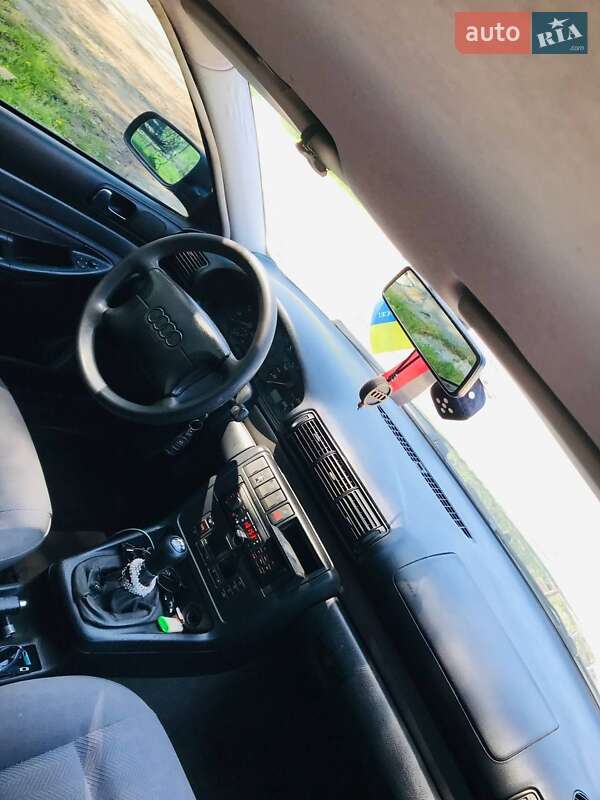 Седан Audi A4 1996 в Бориславе
