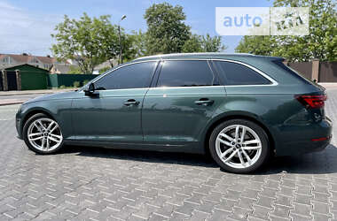Универсал Audi A4 2017 в 
