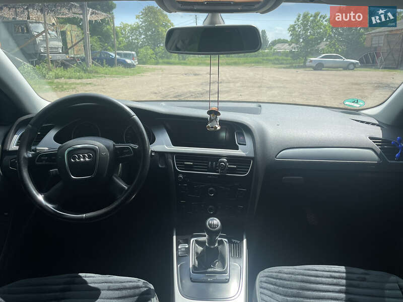 Седан Audi A4 2010 в Первомайске