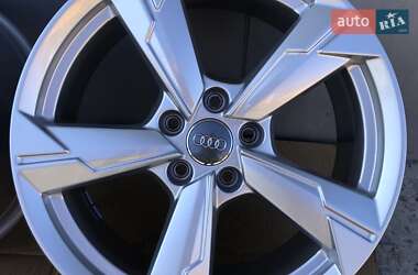 Седан Audi A4 2014 в Львове