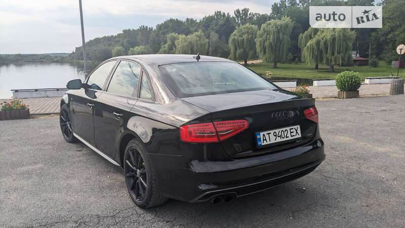 Седан Audi A4 2013 в Тлумачі