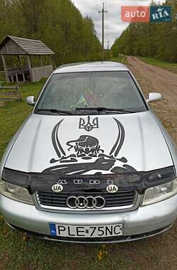 Седан Audi A4 1998 в Любешове