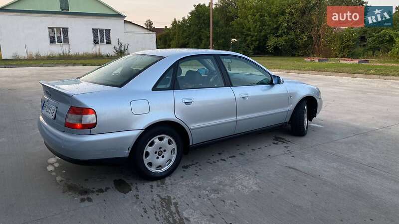 Седан Audi A4 1997 в Вараше фото 13 Седан Audi A4 1997 в Вараше