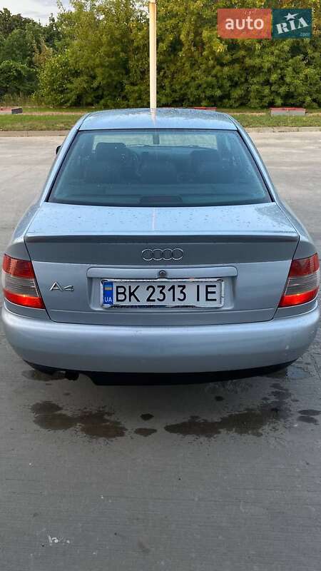 Седан Audi A4 1997 в Вараше фото 16 Седан Audi A4 1997 в Вараше