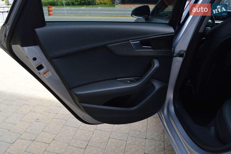 Седан Audi A4 2018 в Львове