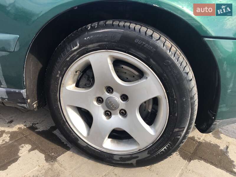Седан Audi A4 1998 в Луцке