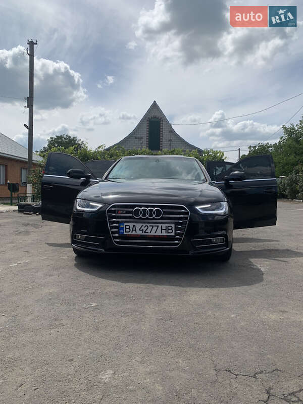 Седан Audi A4 2012 в Гайвороне
