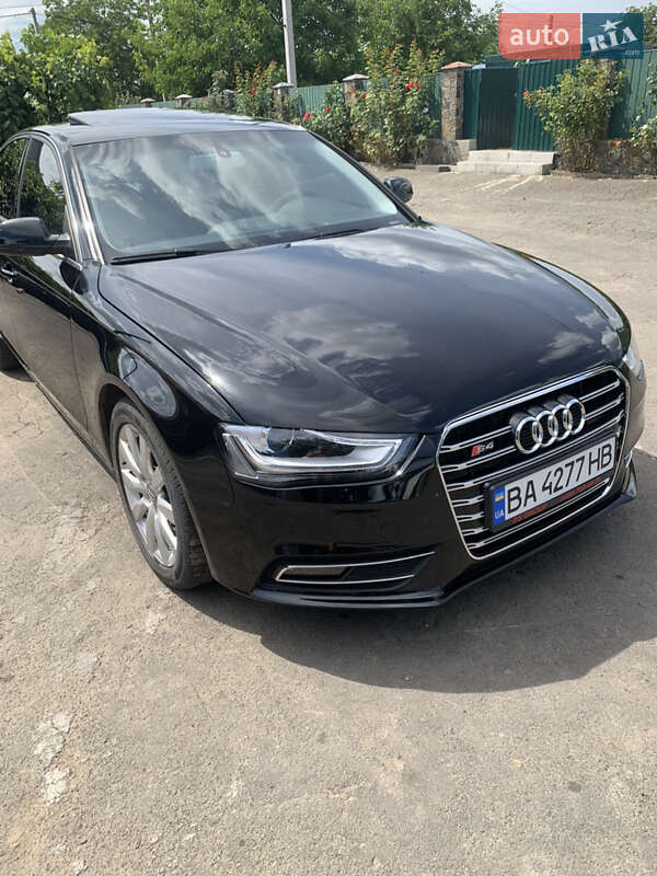 Седан Audi A4 2012 в Гайвороне