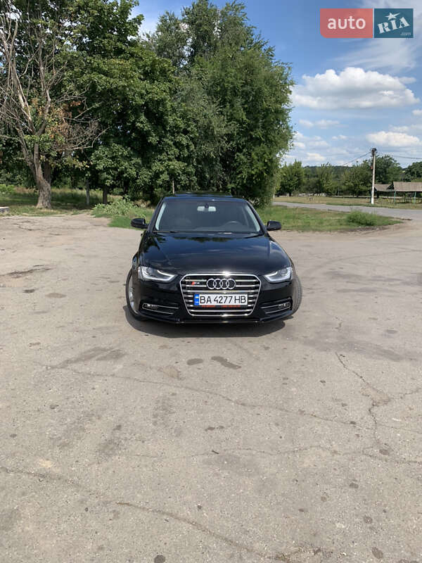 Седан Audi A4 2012 в Гайвороне