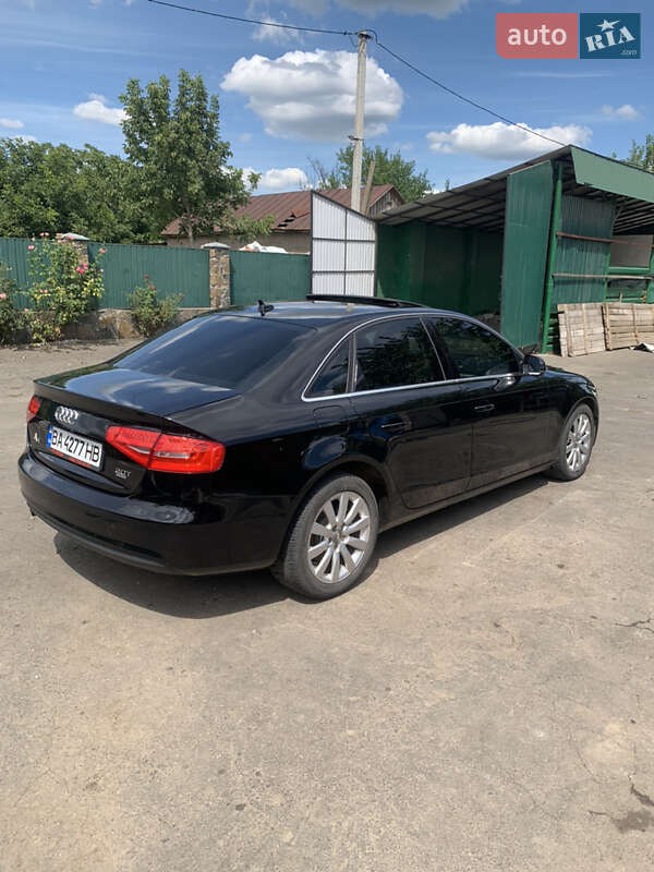 Седан Audi A4 2012 в Гайвороне