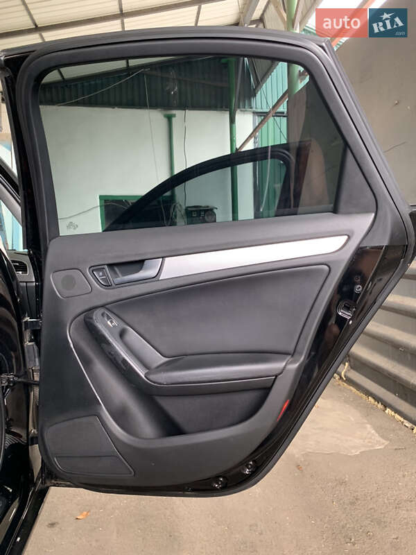 Седан Audi A4 2012 в Гайвороне