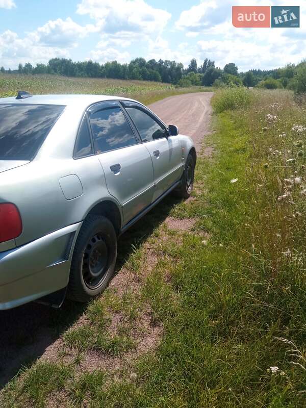 Седан Audi A4 1996 в Овруче
