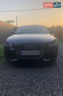 Седан Audi A4 2011 в Мукачево