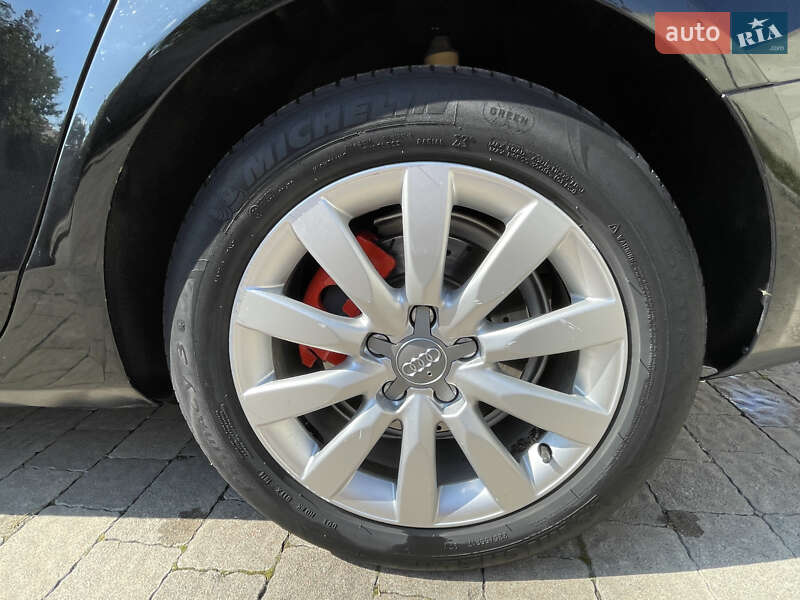 Седан Audi A4 2011 в Стрые