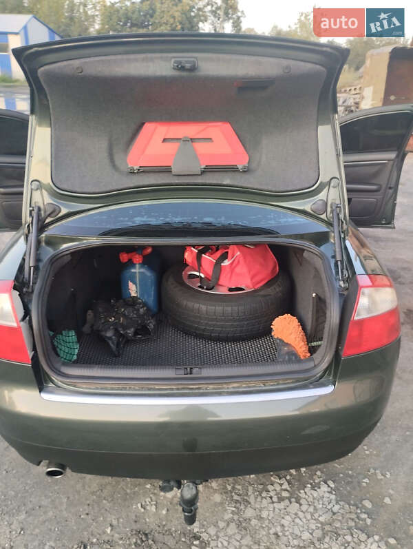 Седан Audi A4 2001 в Ратным