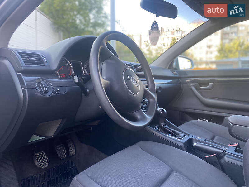 Седан Audi A4 2004 в Львове