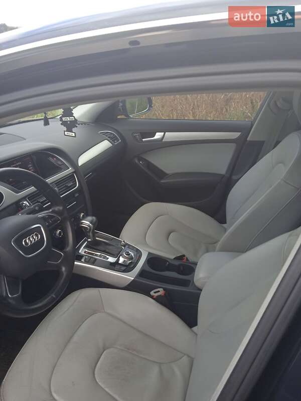 Седан Audi A4 2013 в Ровно