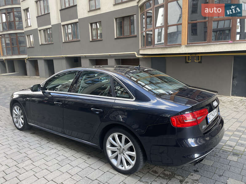 Седан Audi A4 2014 в Ивано-Франковске