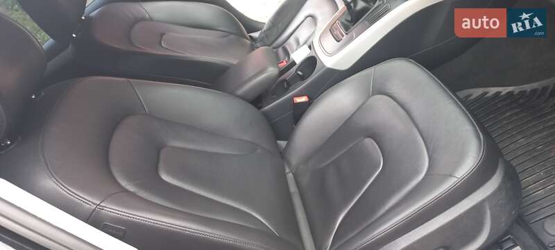Седан Audi A4 2012 в Ровно