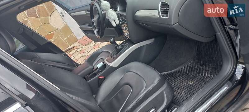 Седан Audi A4 2012 в Ровно