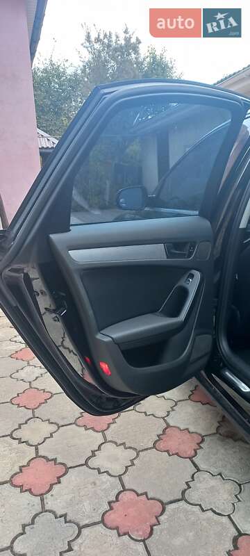 Седан Audi A4 2012 в Ровно