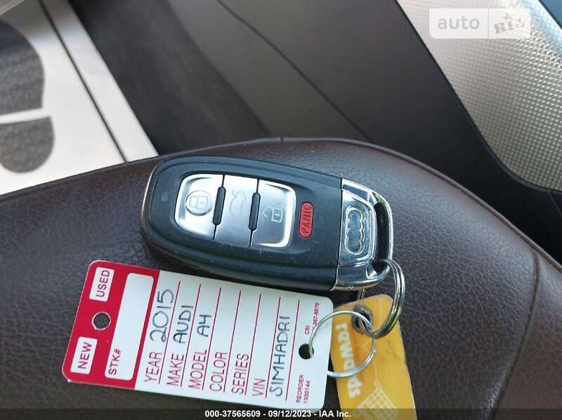 Седан Audi A4 2015 в Львове