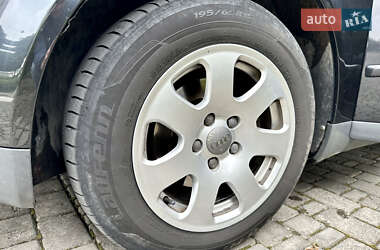 Седан Audi A4 2004 в 
