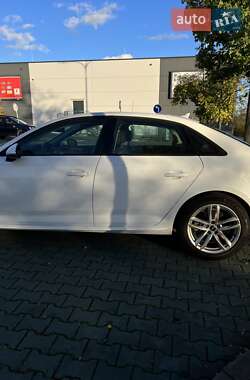 Седан Audi A4 2016 в 