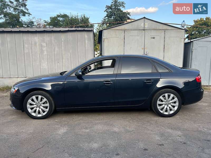 Седан Audi A4 2013 в Днепре