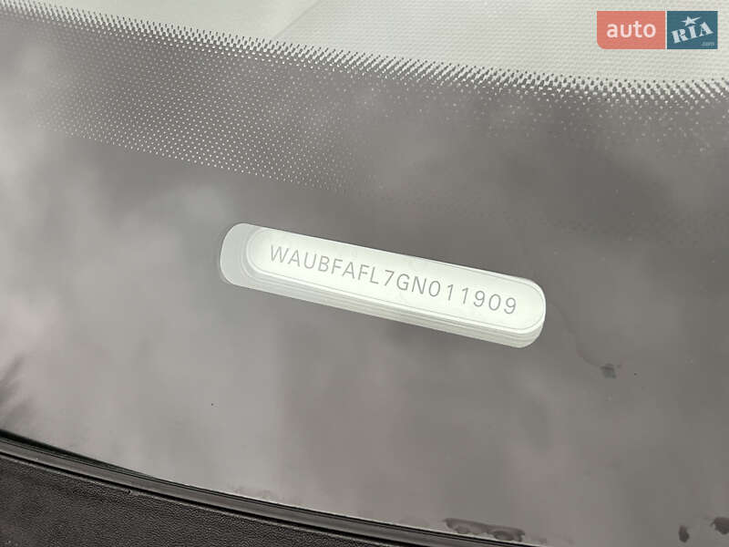 Седан Audi A4 2016 в Львові