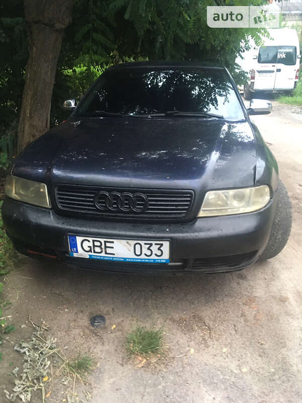 Седан Audi A4 1995 в Бердичеві