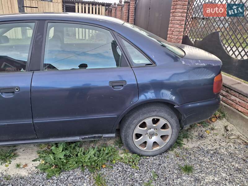 Седан Audi A4 1995 в Турке фото 3 Седан Audi A4 1995 в Турке
