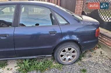 Седан Audi A4 1995 в 