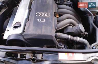 Седан Audi A4 2001 в Рахове