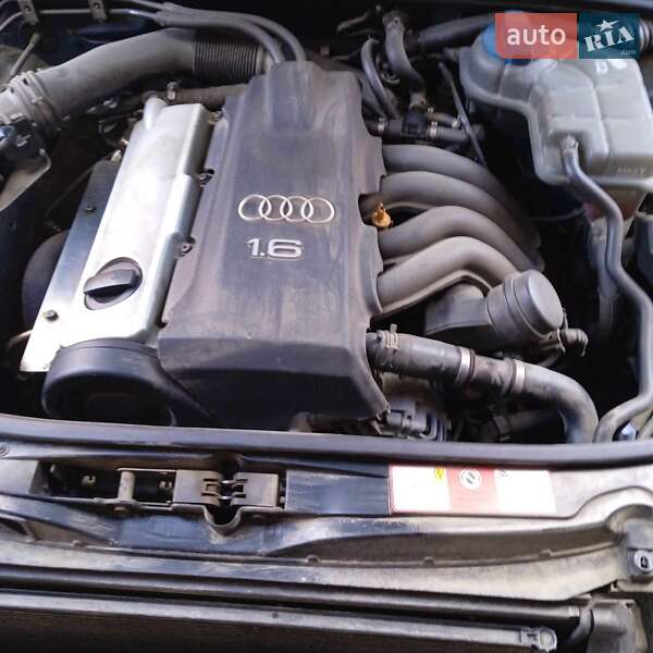 Седан Audi A4 2001 в Рахове