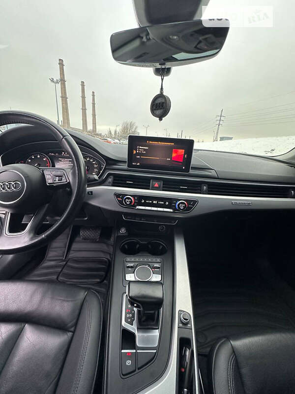 Седан Audi A4 2017 в Дніпрі
