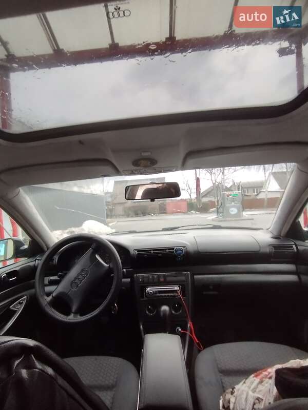 Седан Audi A4 1998 в Днепре