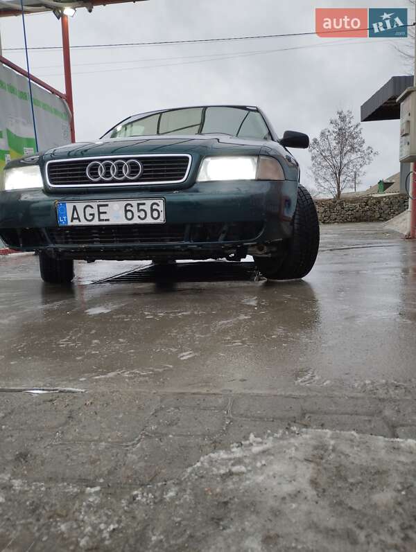 Седан Audi A4 1998 в Днепре