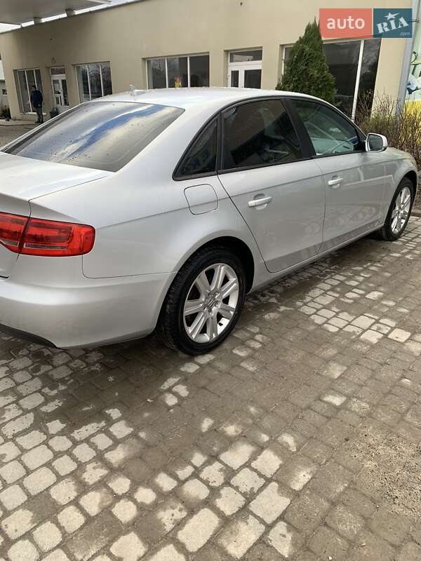 Седан Audi A4 2010 в Самборе