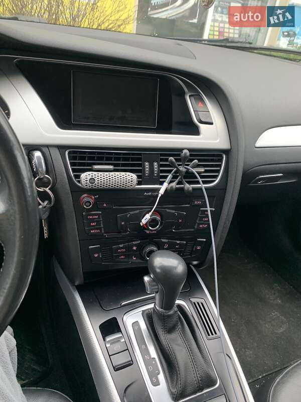 Седан Audi A4 2010 в Самборе