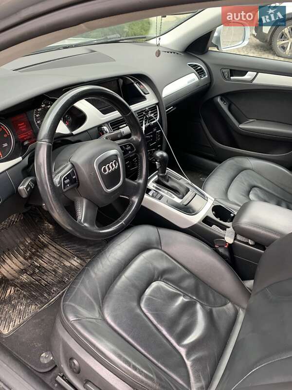 Седан Audi A4 2010 в Самборе