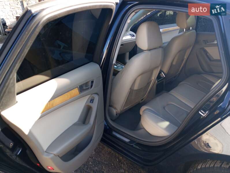 Седан Audi A4 2010 в Львове