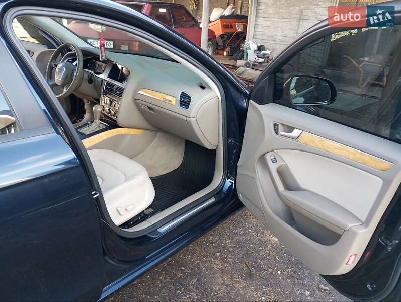 Седан Audi A4 2010 в Львове