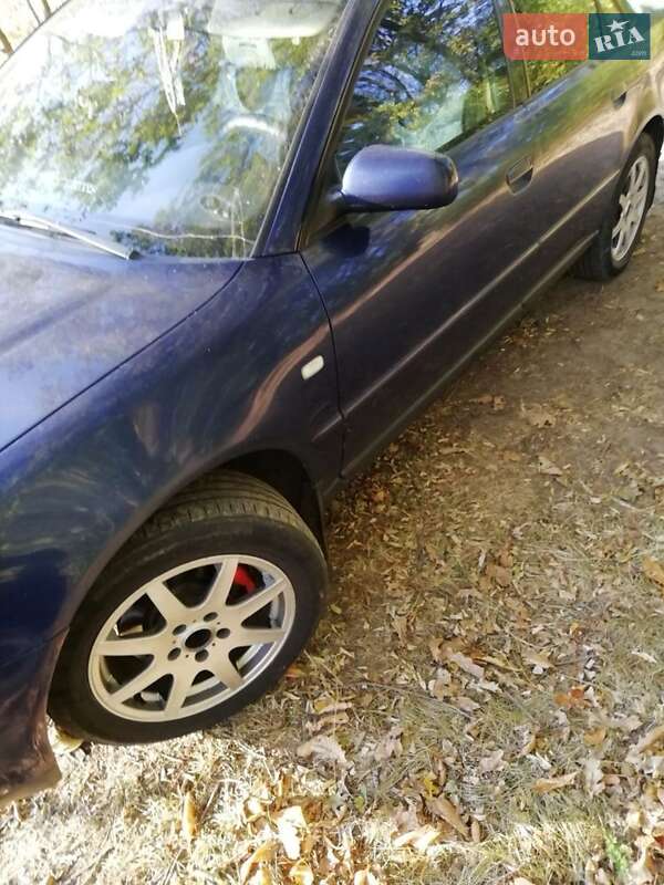 Седан Audi A4 1999 в Жашкове