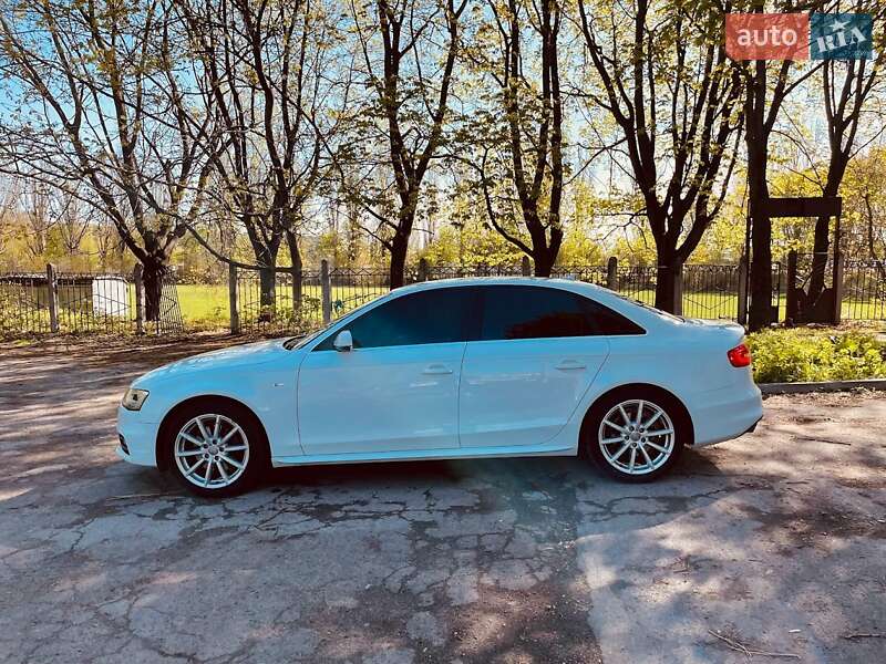 Седан Audi A4 2015 в Виннице